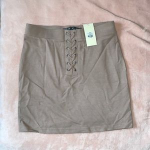 Brand NEW with tags brown mini skirt, size M